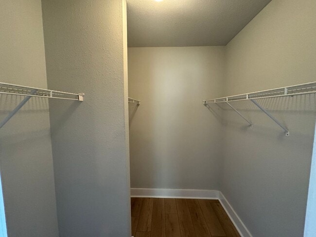 Building Photo - Gulf Breeze - Pineglade - 4 bedroom, 3 bat...