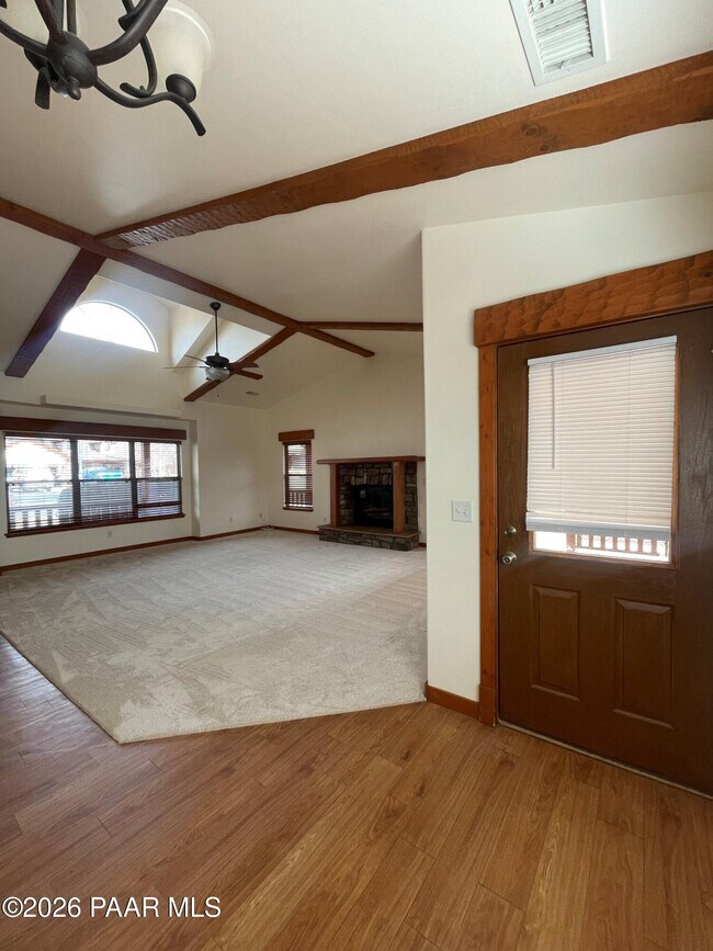 Building Photo - 2575 Solar View Dr