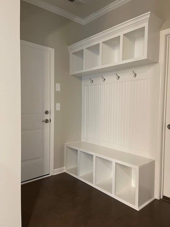 Building Photo - 2195 Fox Chapel Pl