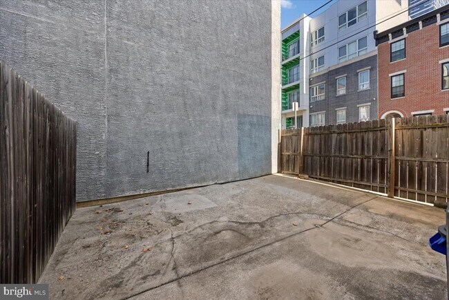 Building Photo - 1322 N 15th St
