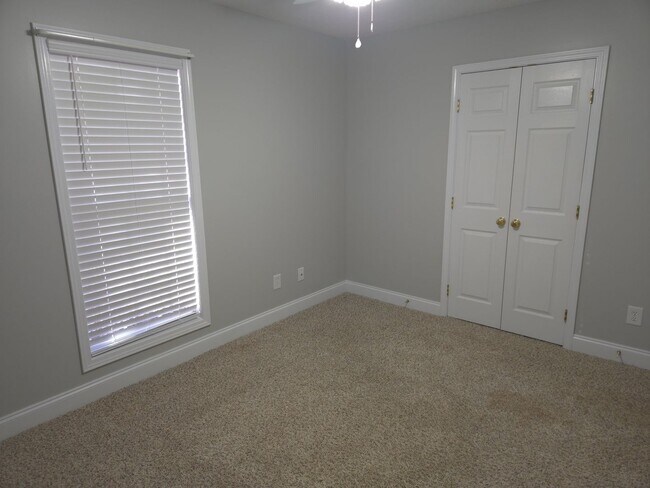 Building Photo - FOR RENT in NORTH COLUMBUS! Available NOW!