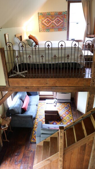 loft room (shon with bed but can be sused for yoga room or office space - 50 Mountain View Estates Rd