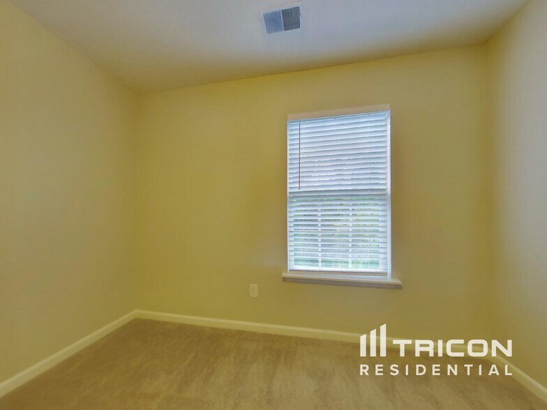 Building Photo - 129 Honey Tree Rd