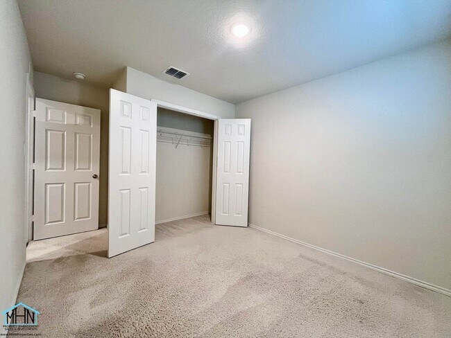 Building Photo - Charming 3-Bedroom, 2-Bathroom Oasis Nestled in the Vibrant Heart of San Antonio, Texas!