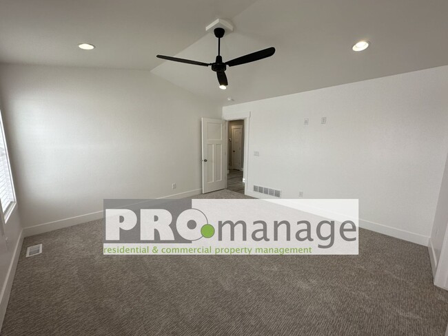 Building Photo - 3 Bed, 2 Bath Single Family Home w/ 2-Car Garage - Idaho Falls