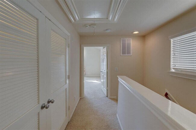Building Photo - 3117 Clearview Cir