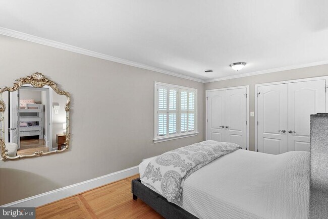 Building Photo - 521 S. Nursery Ave.