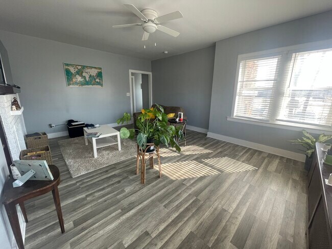 Building Photo - 215 N 2nd Ave