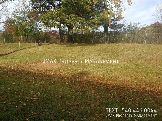 Building Photo - 220 Frances Dr NW