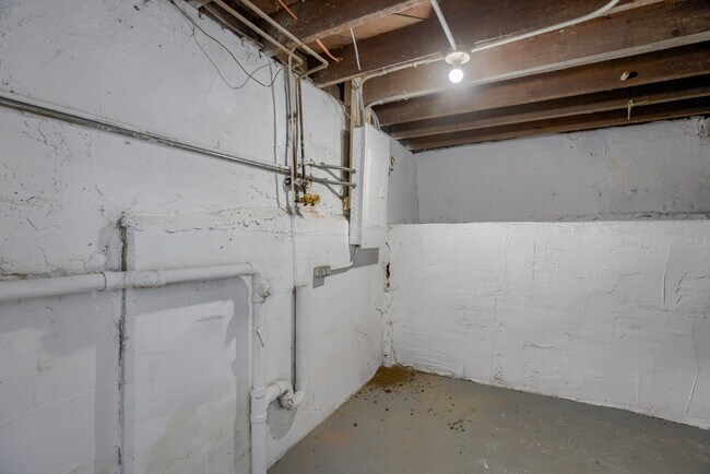 Building Photo - 1240 S 15th St