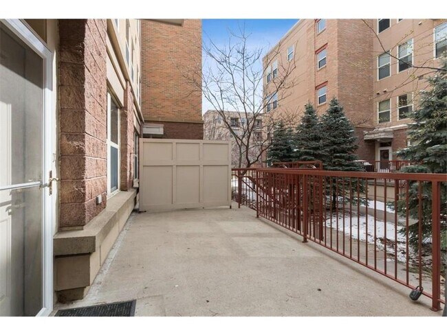 Building Photo - 600 N 2nd St