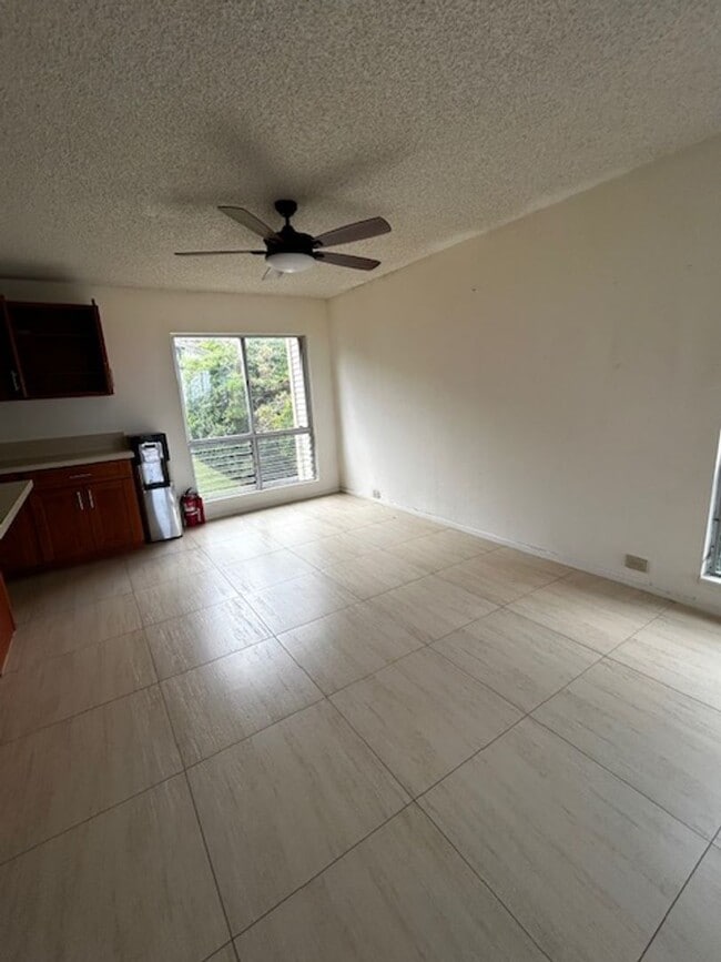 Building Photo - Available now -Mariner's Ridge 4 bedroom /...