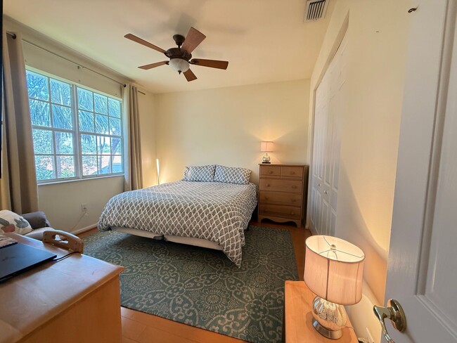 Building Photo - Two-story Upscale Townhouse located at Bel...