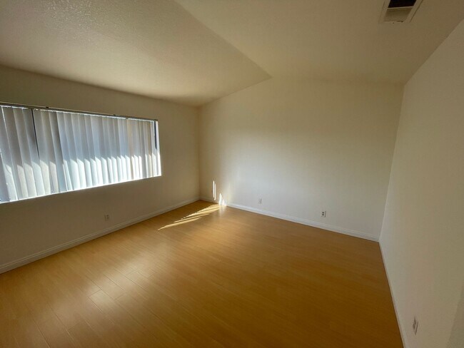 Building Photo - 24399 Fiji Dr