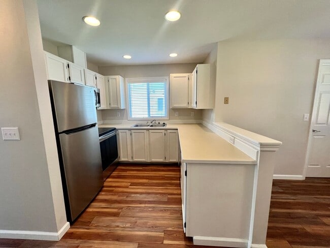 Building Photo - Gorgeous 2 Bed 1.5 Bath Condo For Rent