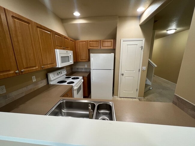 Building Photo - 2 Bed/1.5 Bath Townhome Near the Old Mill - Attached Garage