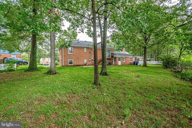 Building Photo - 5001 Ninian Ct