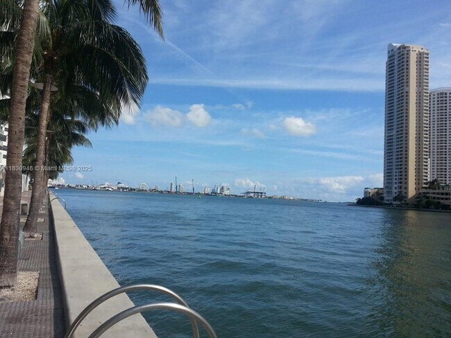 Building Photo - 325 S Biscayne Blvd