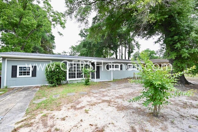 Building Photo - 131 Adkinson Dr