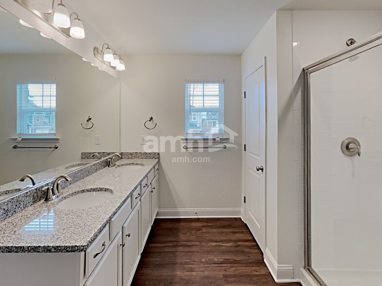 Building Photo - 600 Lk Vis Ct