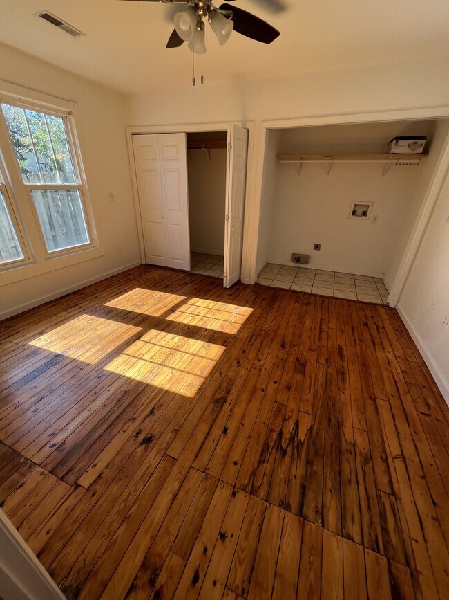 Building Photo - 607 Snow St