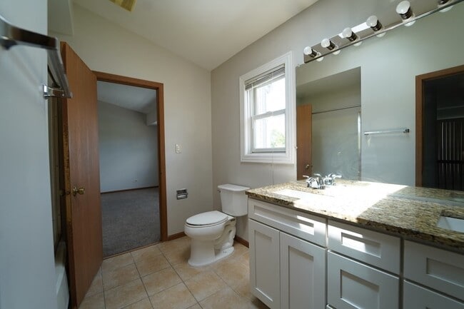 Building Photo - 1008 Southbridge Ln