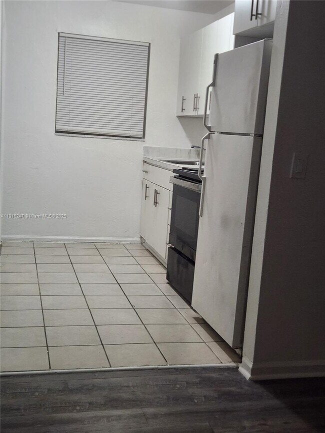 Building Photo - 519 NW 8th Ave