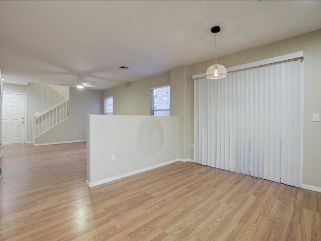 Building Photo - 2 Bedroom, 2.5 Bath