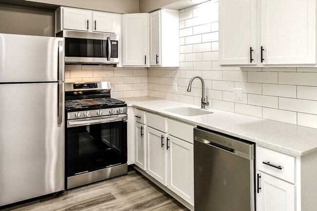 Building Photo - UPDATED 1-Bedroom Apartment at Gaslight Village!