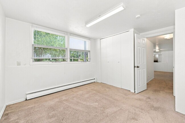 Building Photo - Large bi-level home in Littleton with 1-car garage!
