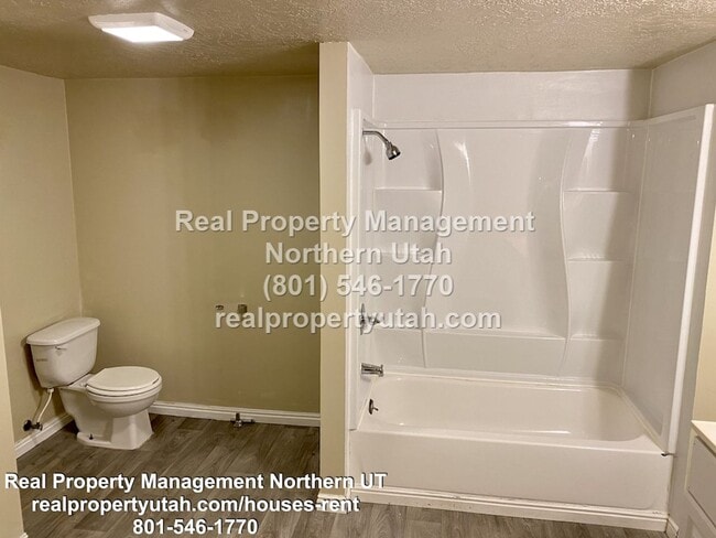 Building Photo - 5 Bedroom 2 Bath Rambler Now Available in ...