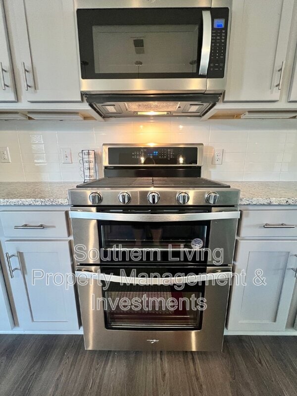 Building Photo - 6985 Waterstone Dr