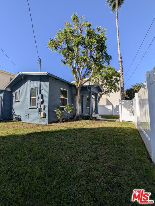 Building Photo - 1015 Granville Ave