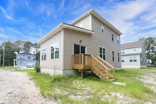 Building Photo - 438A Redwood Ave