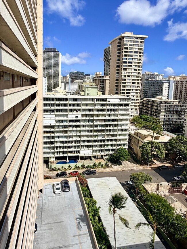 Building Photo - 2121 Ala Wai Blvd