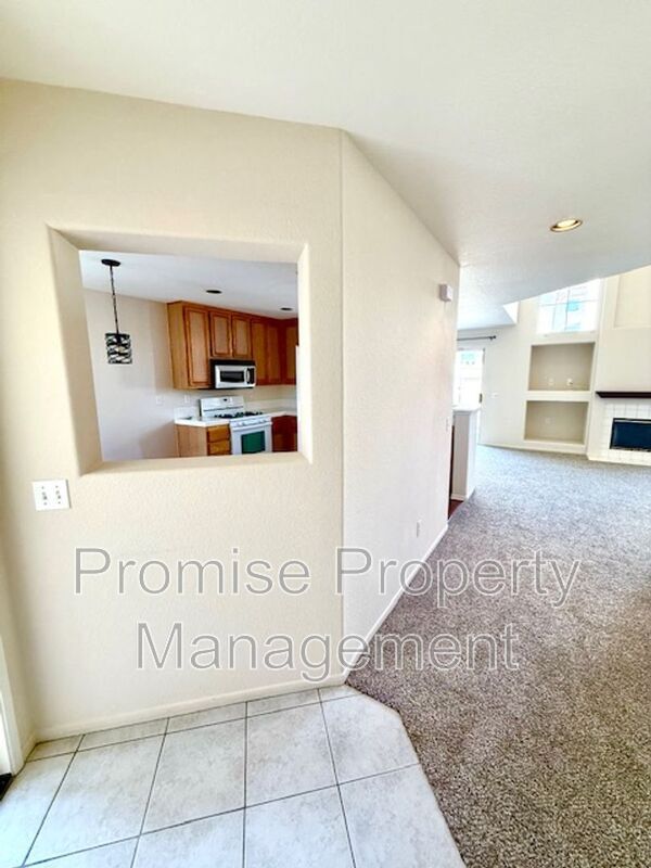 Building Photo - 4660 Los Alamos Way