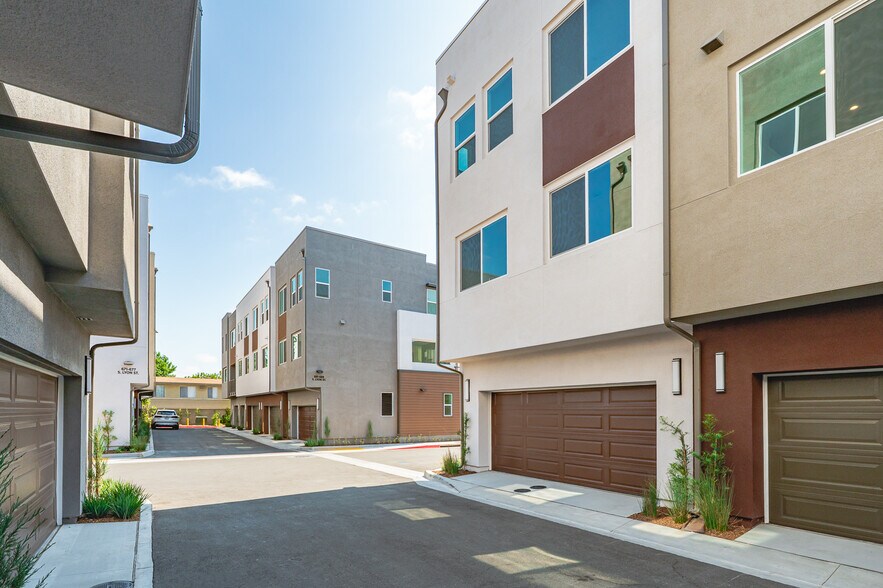 Building Photo - 609 S Lyon St