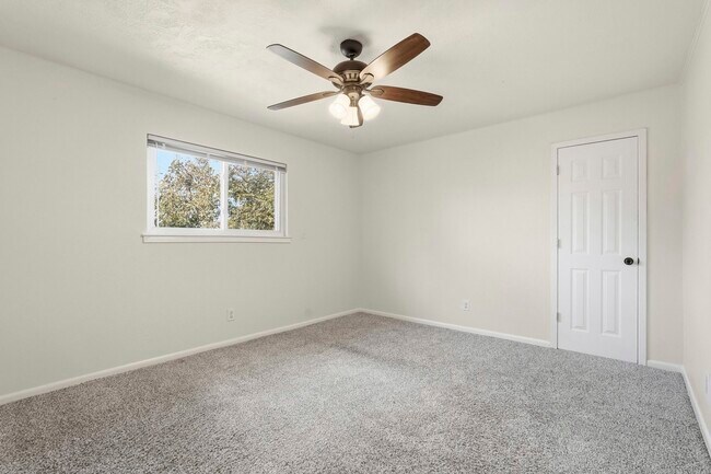 Building Photo - 2518 Henderson Ln