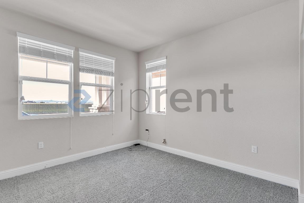 Building Photo - Unit