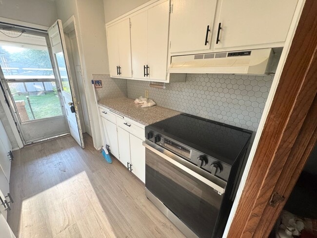 Building Photo - 2 bedroom 1 bathroom house for rent