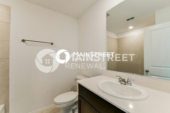 Building Photo - 3 Bedroom Pet-Friendly Home in Fort Worth, TX with Main Street Renewal