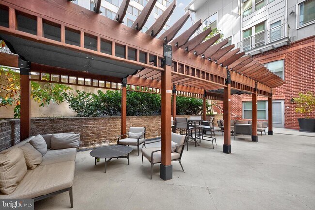 Building Photo - 1300 N St NW