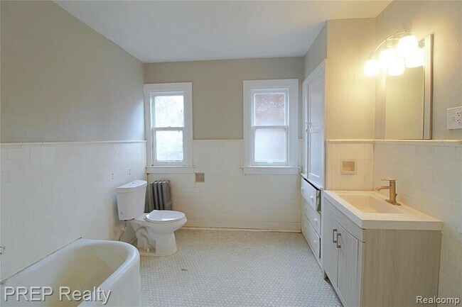 Building Photo - 2488 Virginia Park St