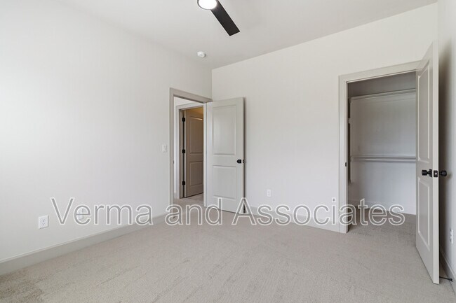 Building Photo - 1041 Whistler St