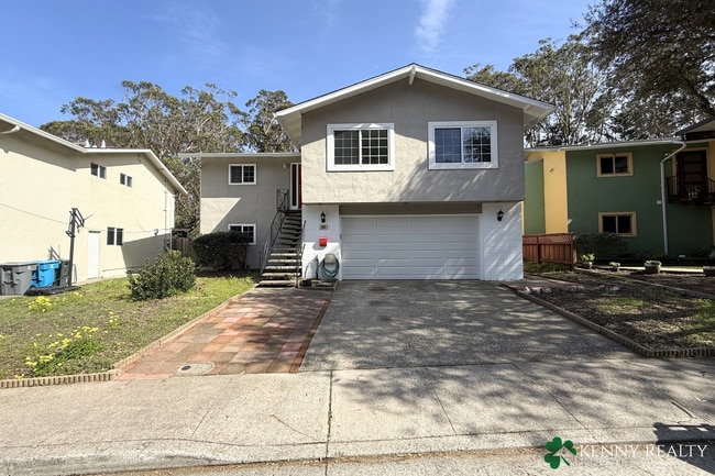 Building Photo - Spacious Remodeled 3 BD/2 BA Home, 2 Bonus Rooms & Large Backyard