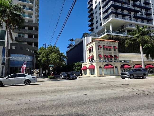 Building Photo - 471 NE 25th St