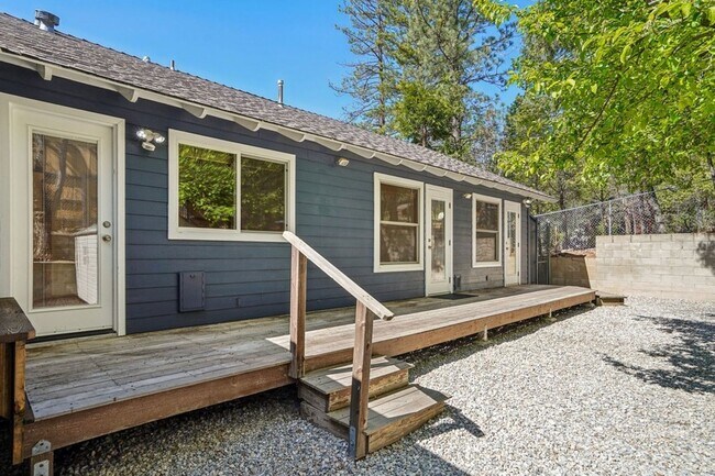 Building Photo - 54025 Strawberry Valley Dr