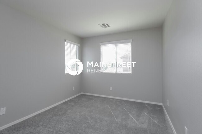 Building Photo - 3 Bedroom Pet-Friendly Home in Phoenix, AZ with Main Street Renewal
