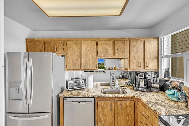 Building Photo - 1421 S Ocean Blvd