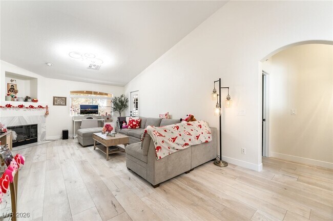 Building Photo - 3320 S Fort Apache Rd